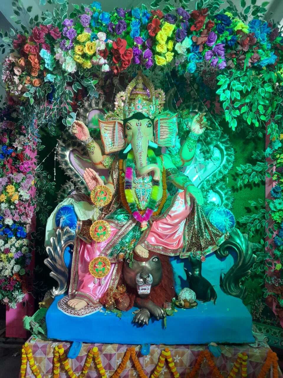 गणपति बप्पा मोरया के जयघोष के साथ गणेश पूजन शुरु