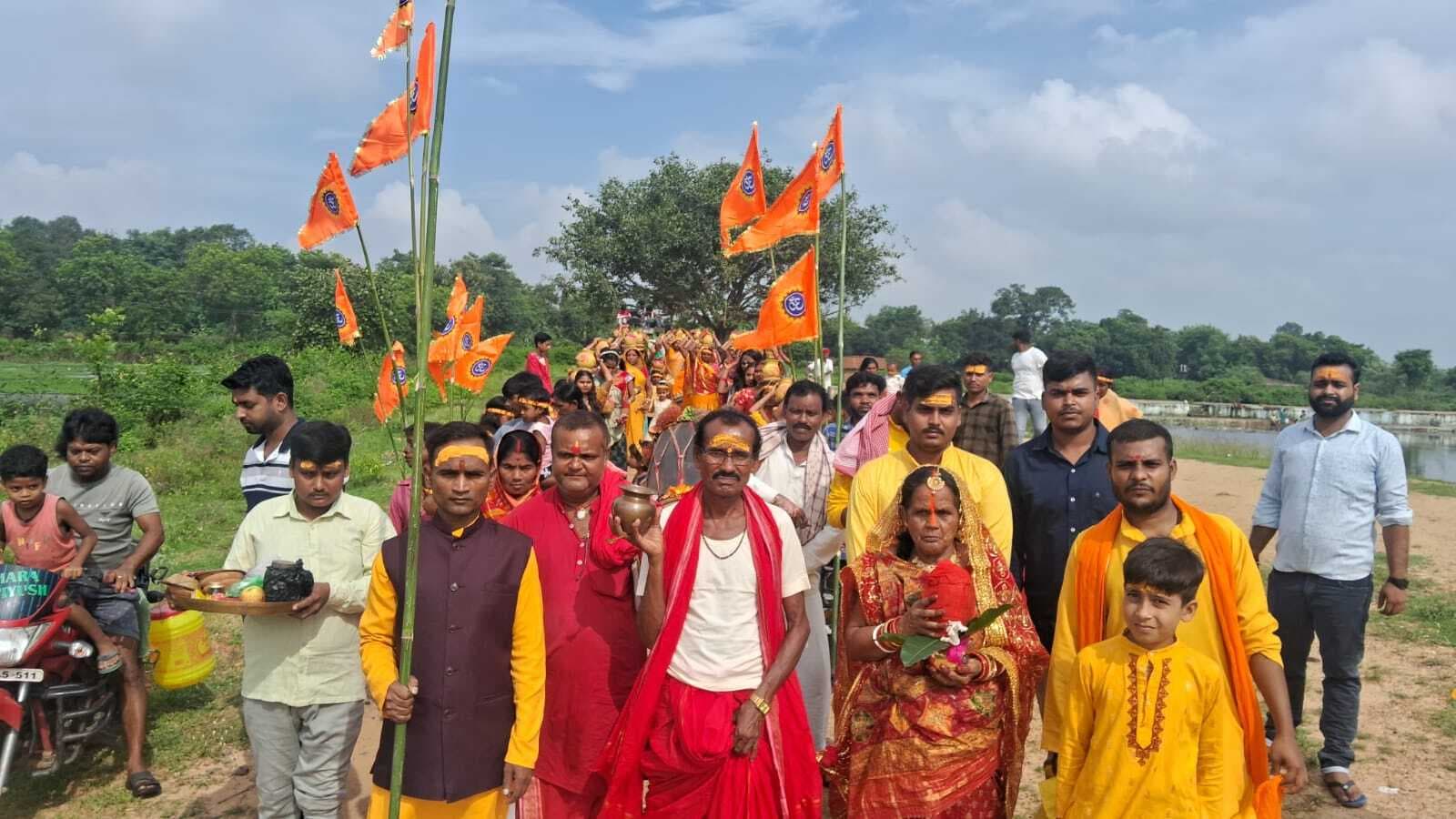 चितरा : कलश यात्रा के साथ तीन दिवसीय धार्मिक अनुष्ठान शुरू