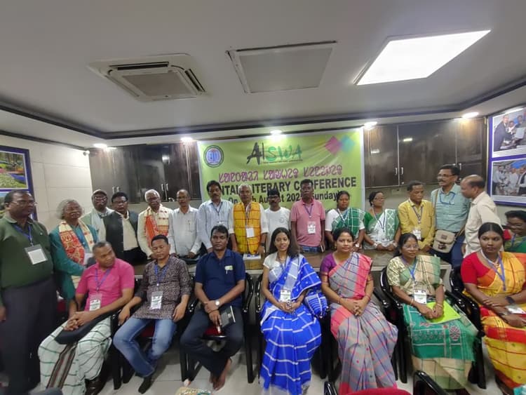 Jamshedpur News : साहित्य सम्मेलन में संताली ब्लॉगिंग व सोशल मीडिया पर हुई संगोष्ठी