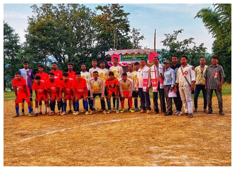 Chaibasa News : मठ ए-1 एक्सप्रेस को हरा सामा फुटबॉल क्लब बना विजेता