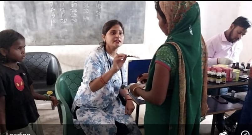 Giridih News :शिविर लगाकर की गयी बिरहोरों की स्वास्थ्य जांच