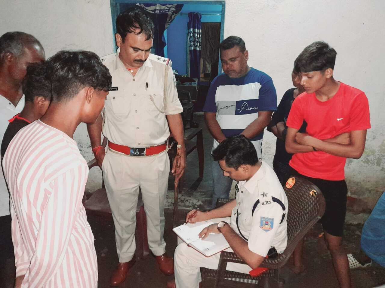 Dhanbad News : बच्चों के विवाद में बड़े भिड़े, पत्थरबाजी में कई लोग घायल