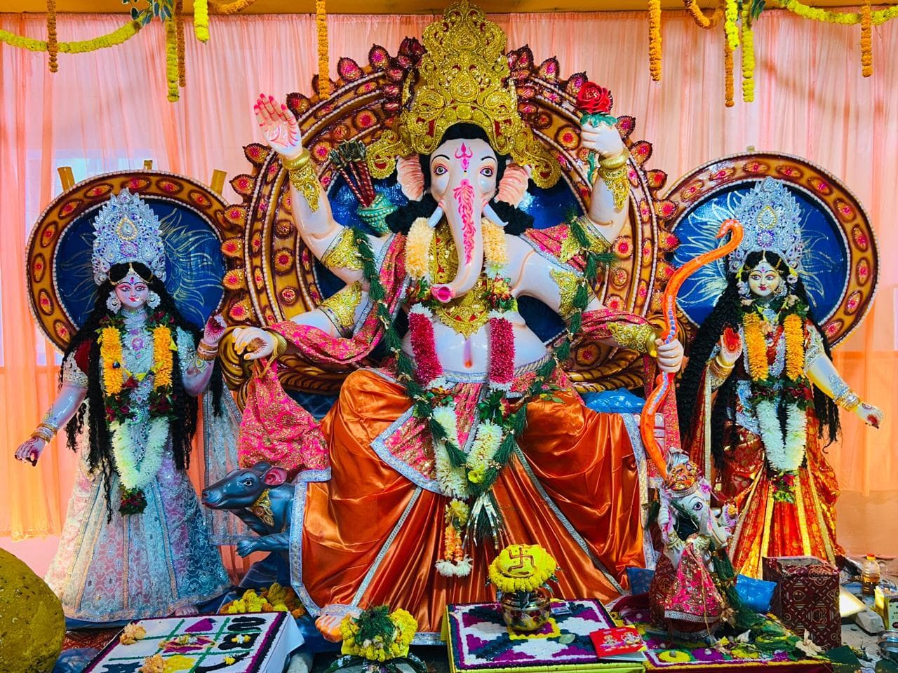 पिपरा में गणेश महोत्सव का भव्य आगाज, नेपाल के कलाकार देंगे सांस्कृतिक प्रस्तुति