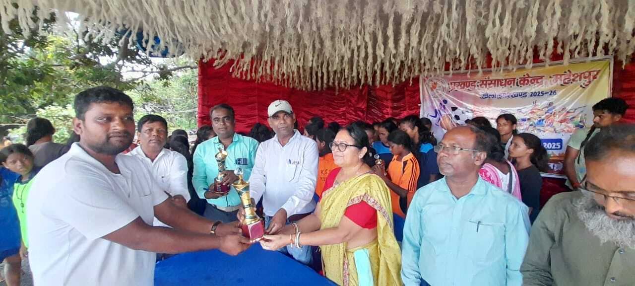 बच्चों ने 100, 400 व 600 मीटर दौड़ में भाग लिया