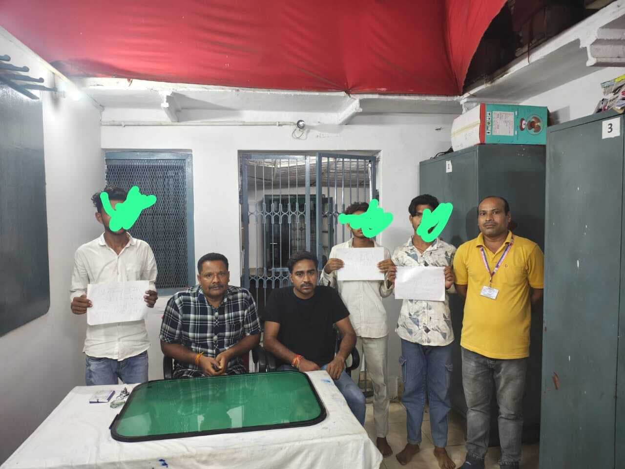 Samastipur : दानापुर इंटरसिटी एक्सप्रेस का शीशा तोड़ते दो युवक गिरफ्तार