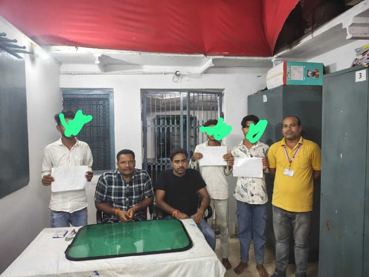 Samastipur : दानापुर इंटरसिटी एक्सप्रेस का शीशा तोड़ते दो युवक गिरफ्तार