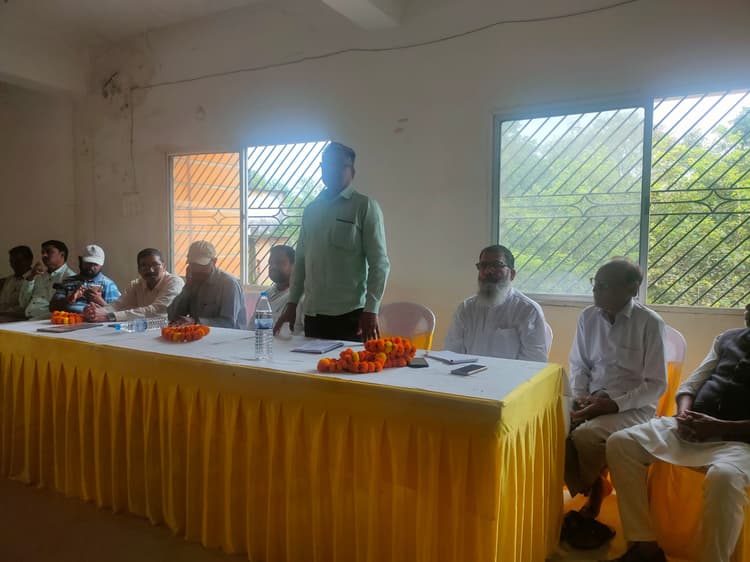 कांग्रेस पार्टी के संगठन को मजबूत करें : सांसद