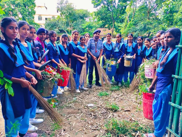 स्काउट के प्रशिक्षण में शारीरिक, मानसिक, व चारित्रिक विकास पर जोर
