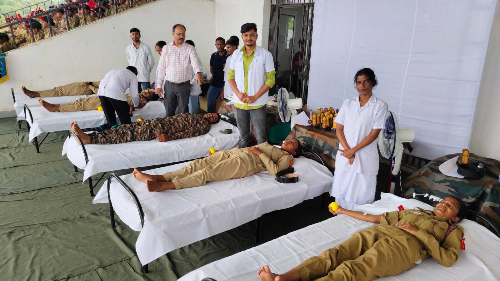 रक्त की हर बूंद किसी की जिंदगी बचा सकती है : डीसी