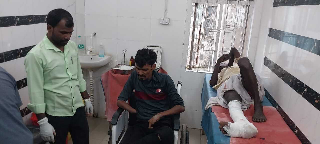 दो बाइक की आमने-सामने की टक्कर में चार लोग जख्मी