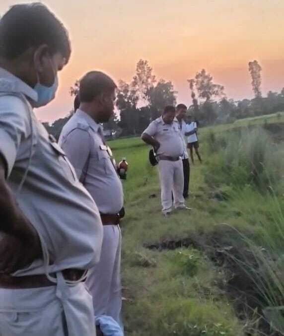 किशोरी का गड्ढे में दबा मिला शव