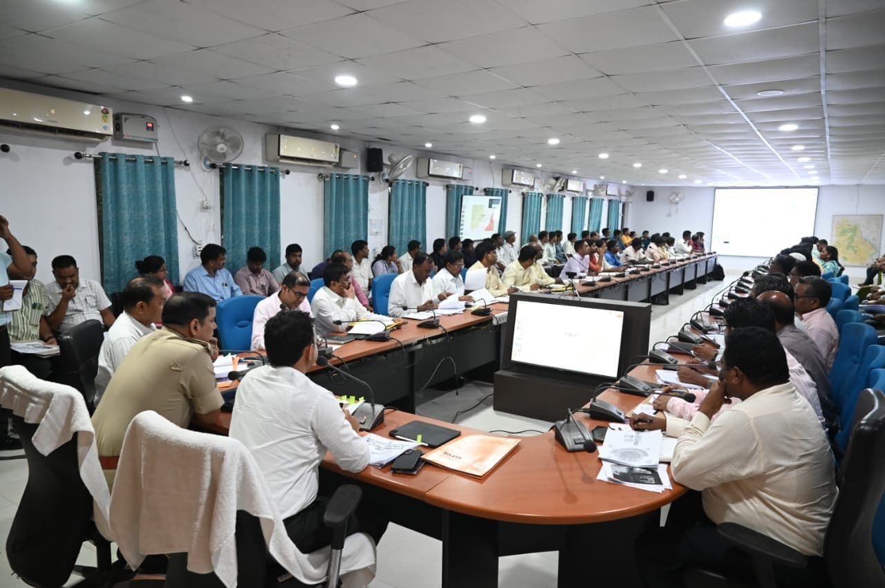 योजनाओं को समयबद्ध व गुणवत्तापूर्ण ढंग से पूरा करें पदाधिकारी : डीसी