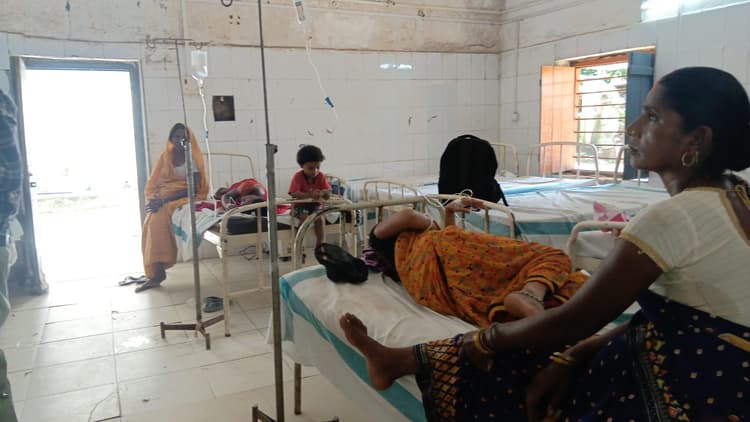 सिरदला में डायरिया से दो लोग हुए पीड़ित, पीएचसी में भर्ती