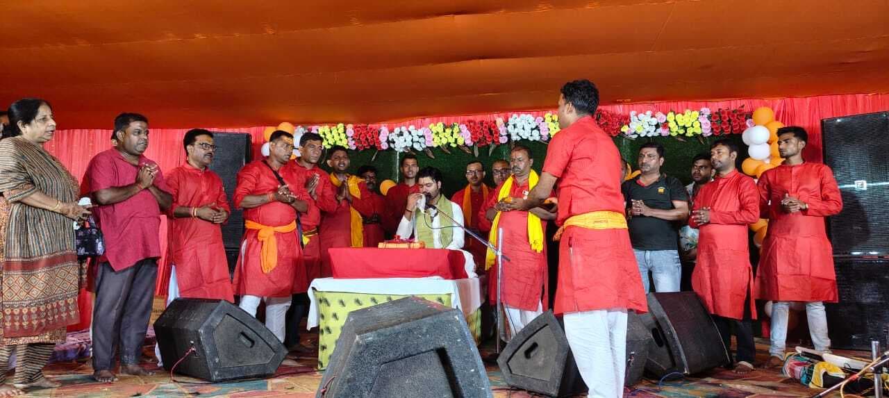 Deoghar news : श्रीहित कुलदीप महाराज ने गणेश कथा की दी प्रस्तुति, श्रद्धालुओं को किया भाव विभोर