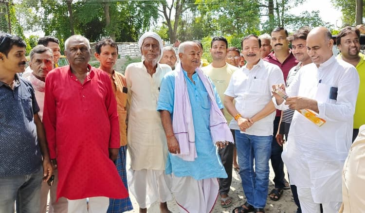 hajipur news. दौलतपुर चांदी में तीन सड़कों का विधायक ने किया शिलान्यास