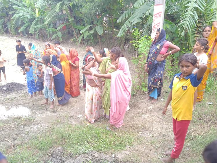 hajipur news. दो दिन पूर्व गायब हुए किशोर का पानी भरे ढाब में मिला शव