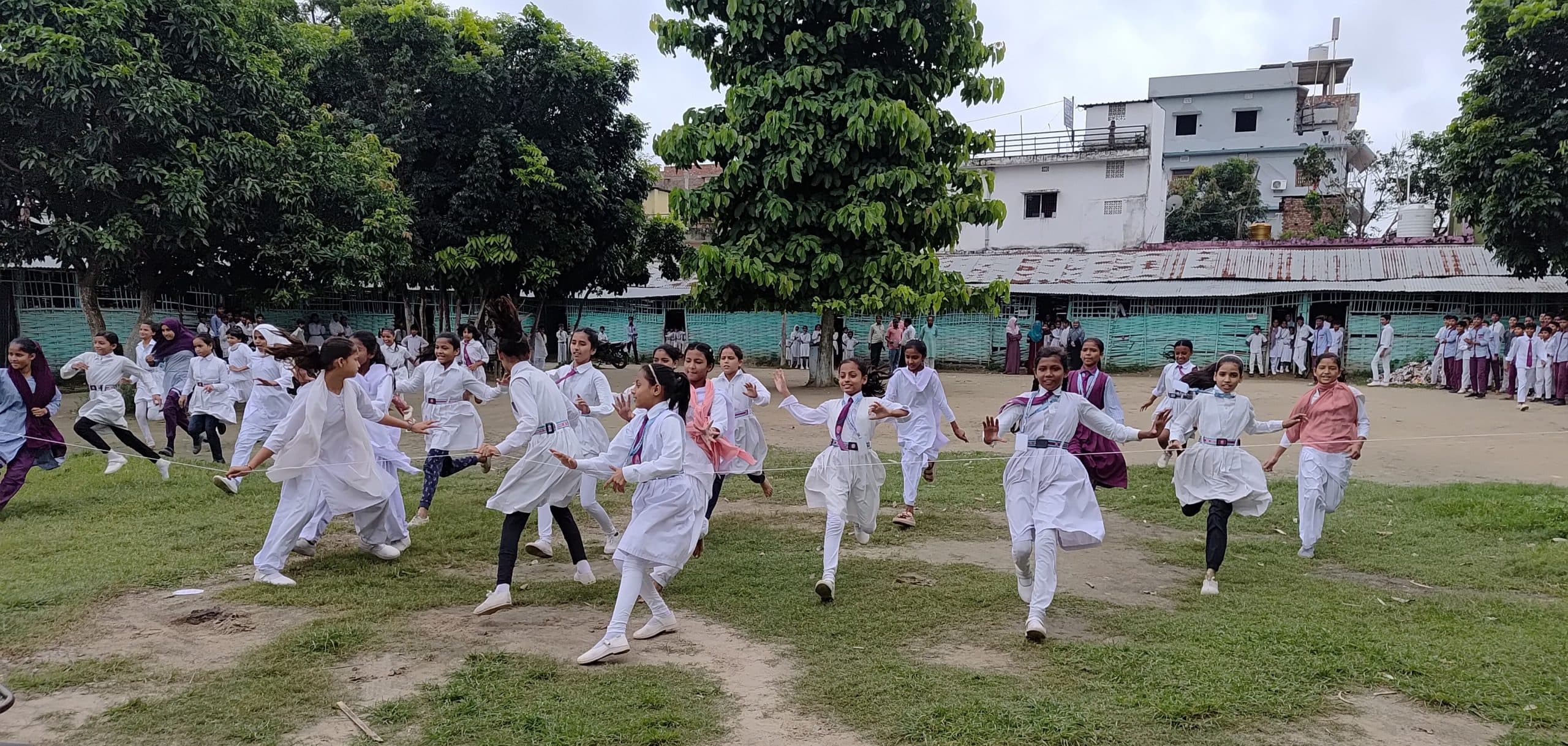 स्कूल में खेल प्रतियोगिता का आयोजन