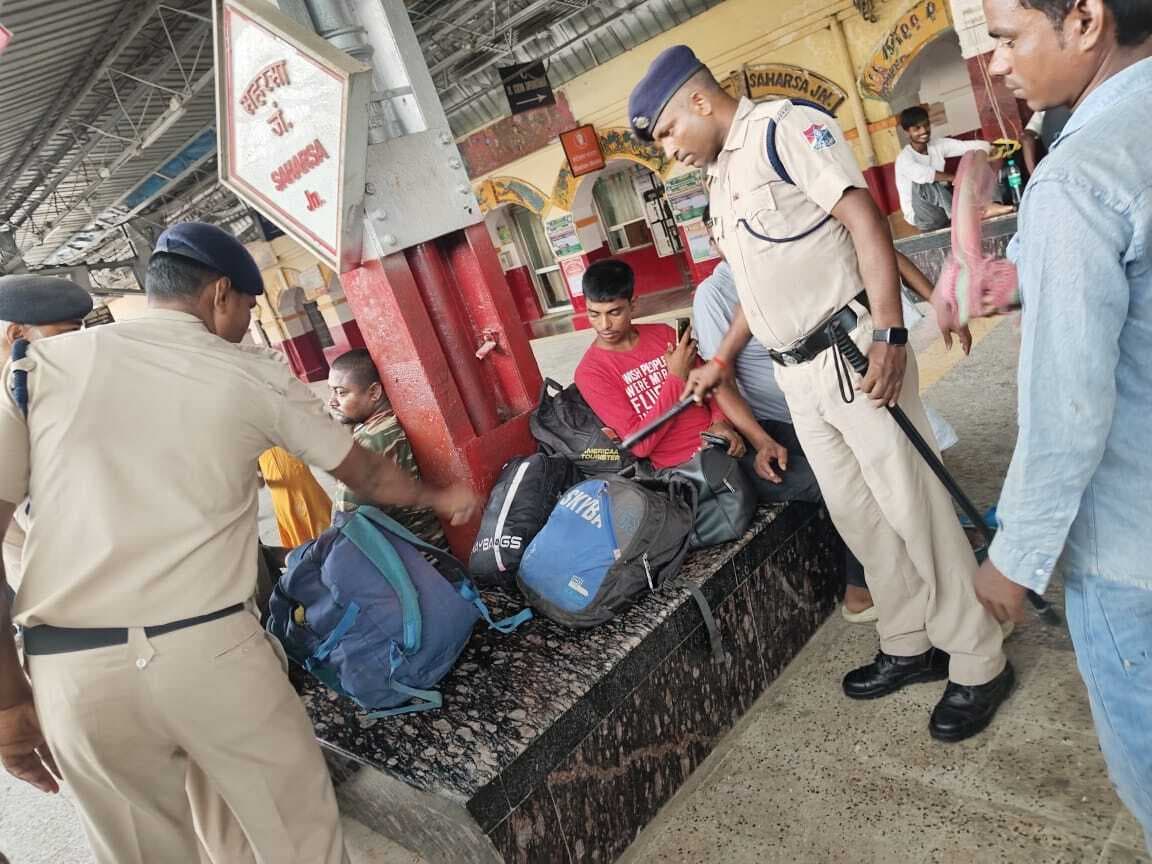 आतंकी घुसपैठ के मद्देनजर सहरसा रेलवे स्टेशन पर चला सघन जांच अभियान