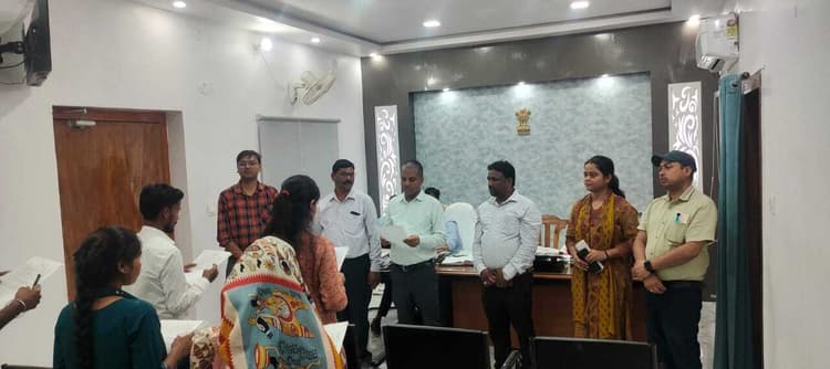 चयनित विकास मित्रों के बीच नियोजन पत्र वितरित