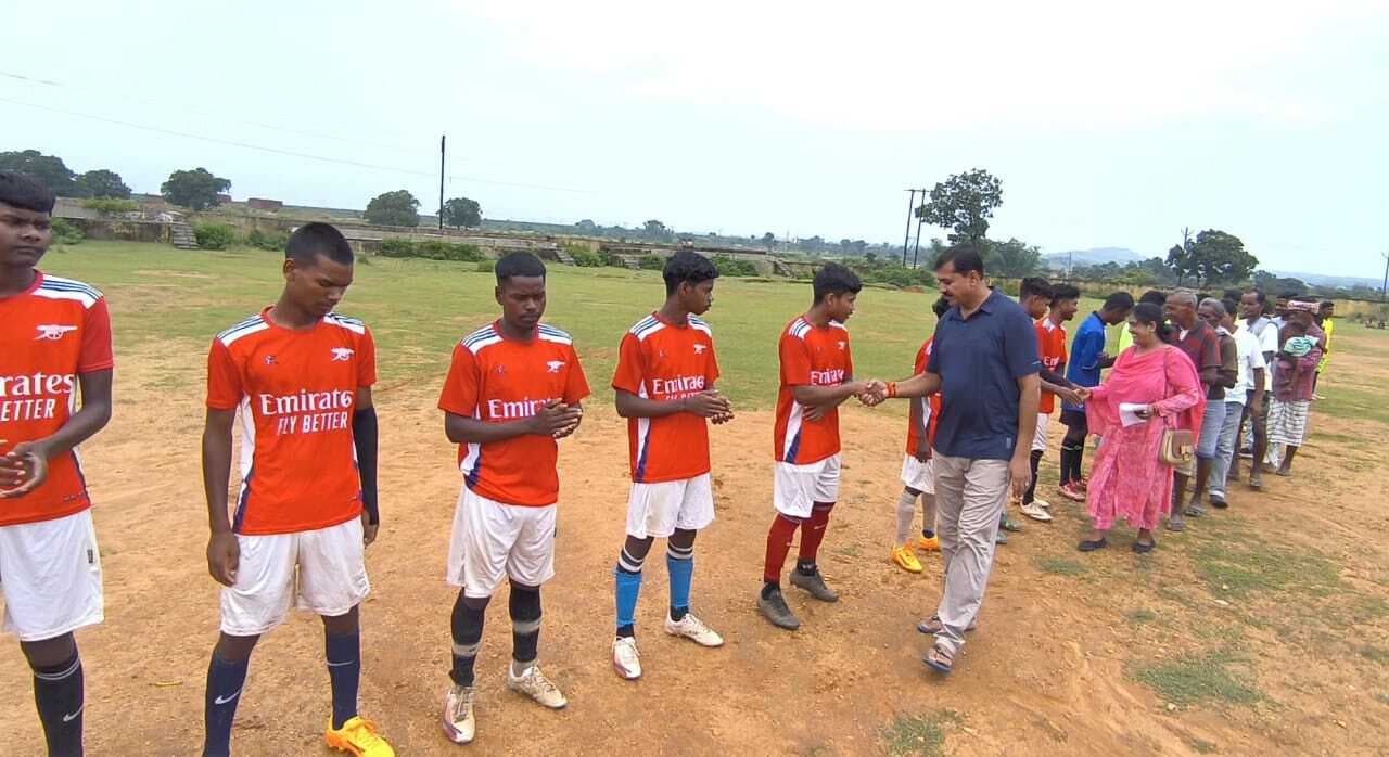 चेतना विकास देवघर व आम बगान मधुपुर के बीच हुआ उद्घाटन मैच