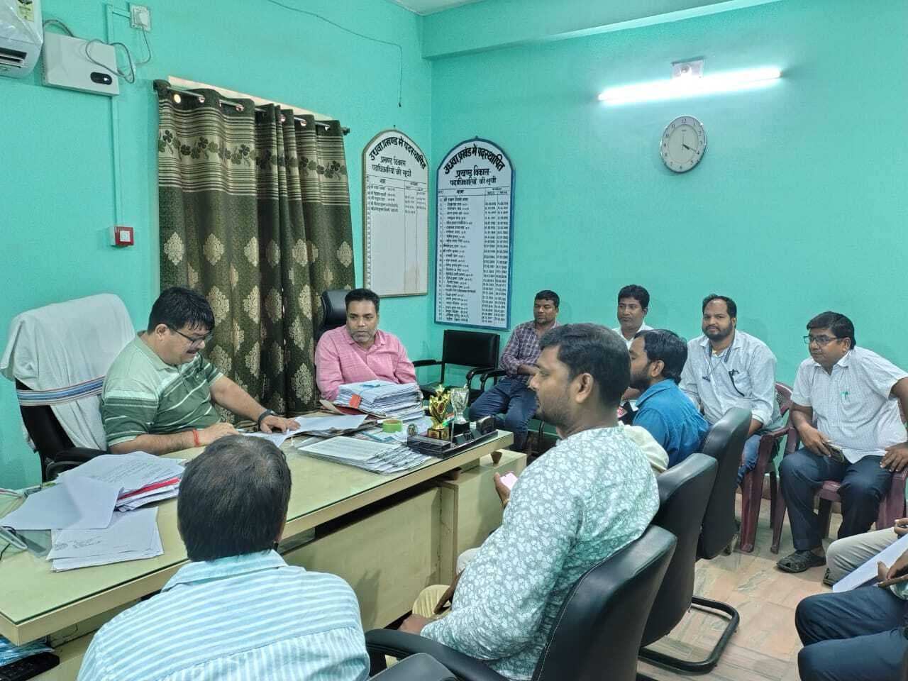 लंबित आवास योजनाएं शीघ्र पूर्ण हों : बीडीओ