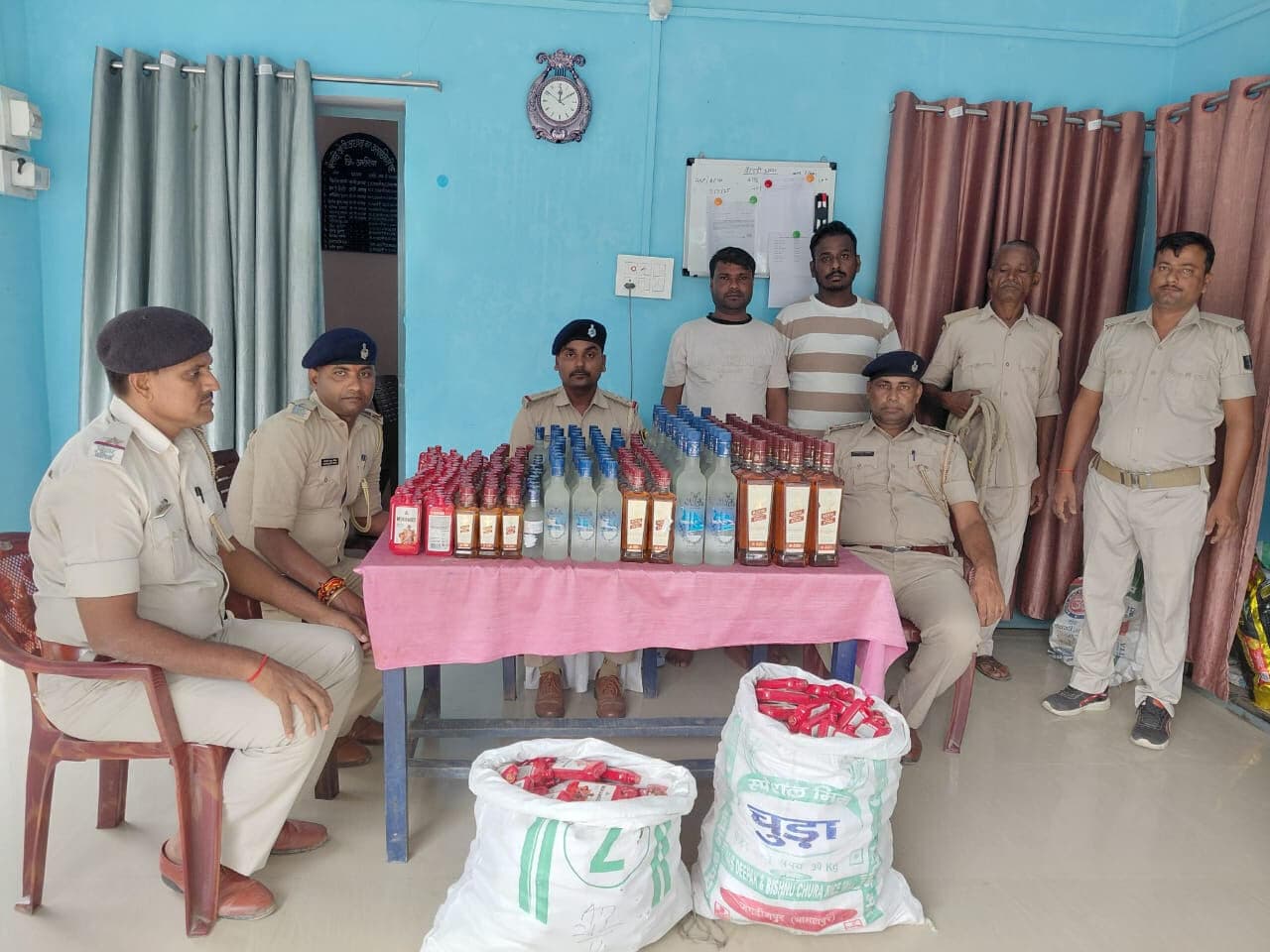 140 लीटर शराब के साथ दो तस्कर गिरफ्तार