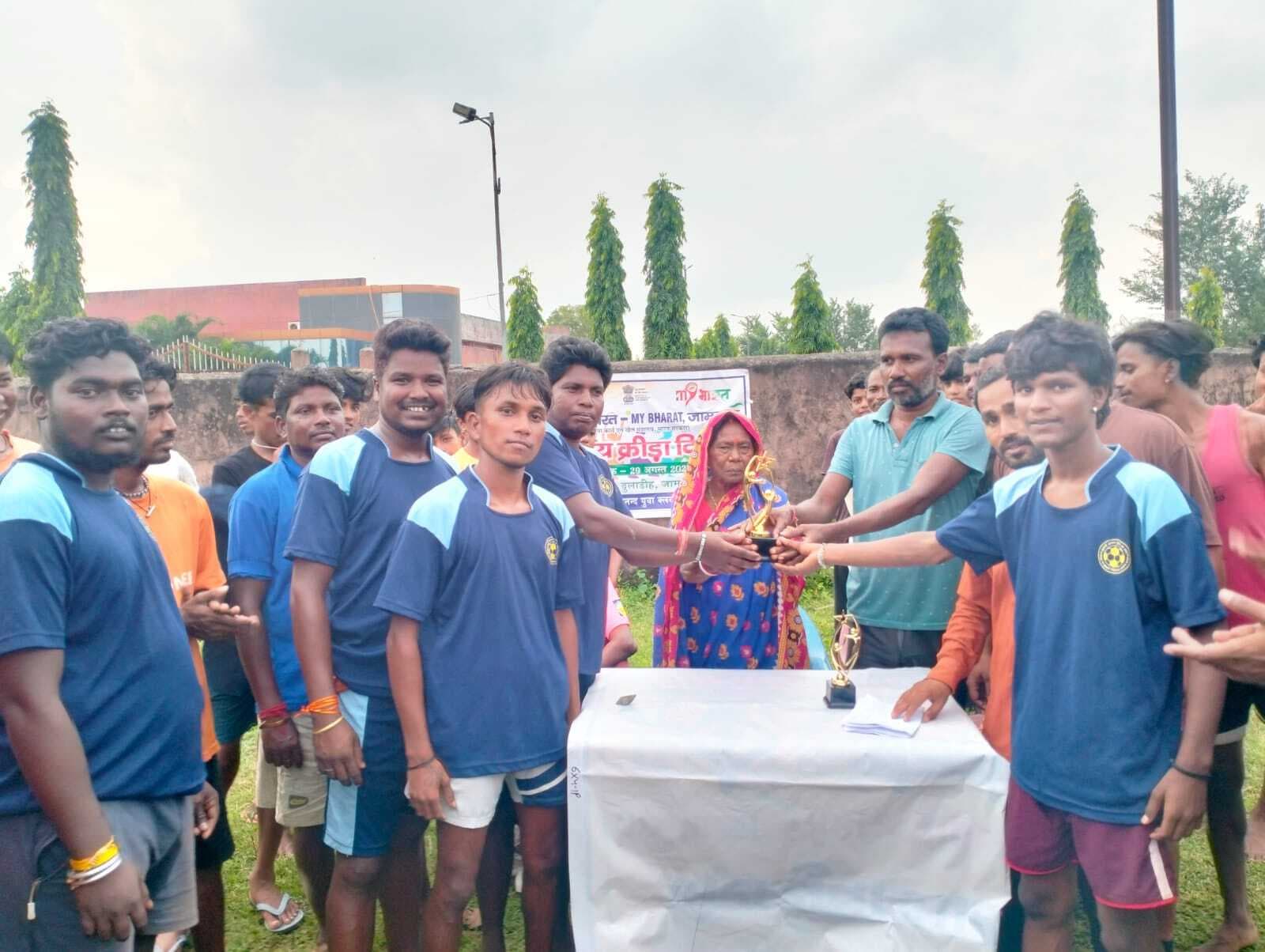 400 मी रेस में नीरज, शंकर व साहेब को मिला पुरस्कार