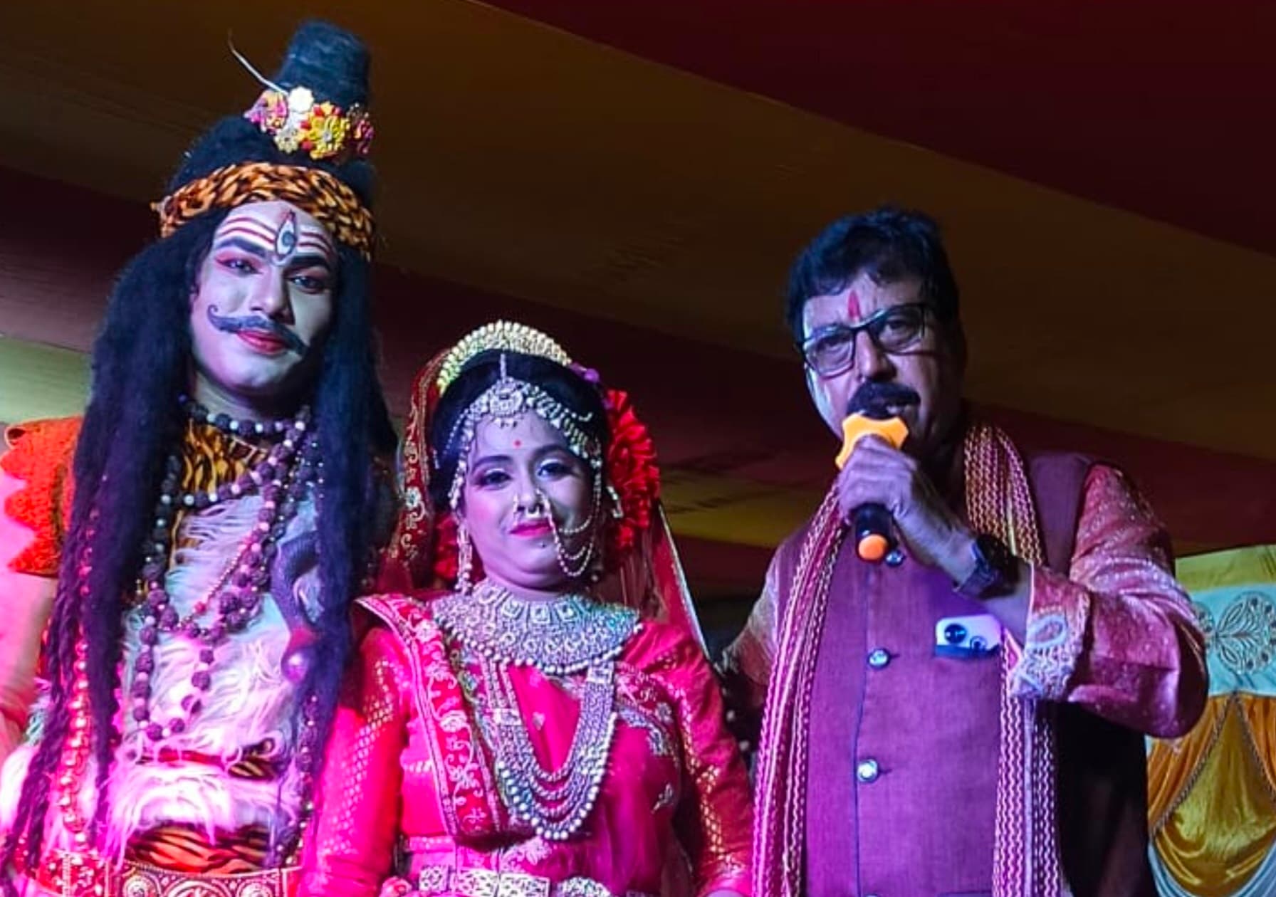 भक्ति भजनों व झांकी पर जमकर झुमे श्रोता