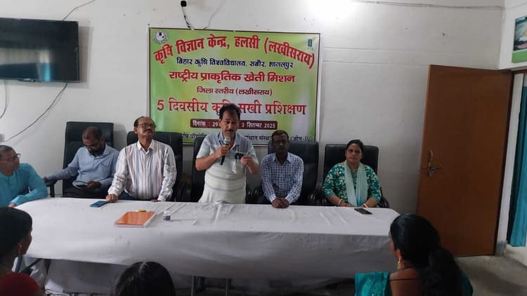 केवीके हलसी में प्राकृतिक खेती को लेकर दिया प्रशिक्षण