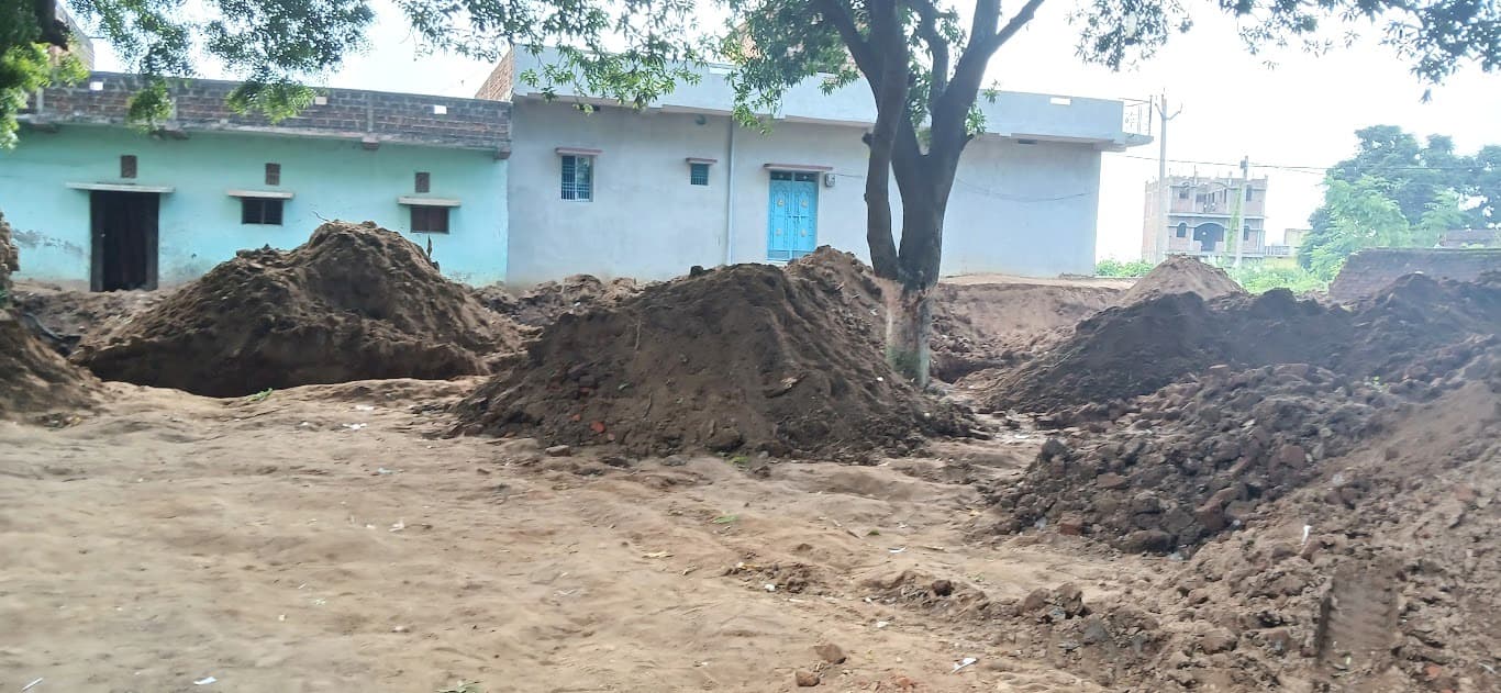 Aurangabad News : 600 बच्चे दरी पर बैठ कर गढ़ रहे अपना भविष्य