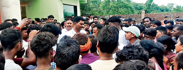 Seraikela Kharsawan News : नरसिंह इस्पात के विस्तारीकरण का विरोध