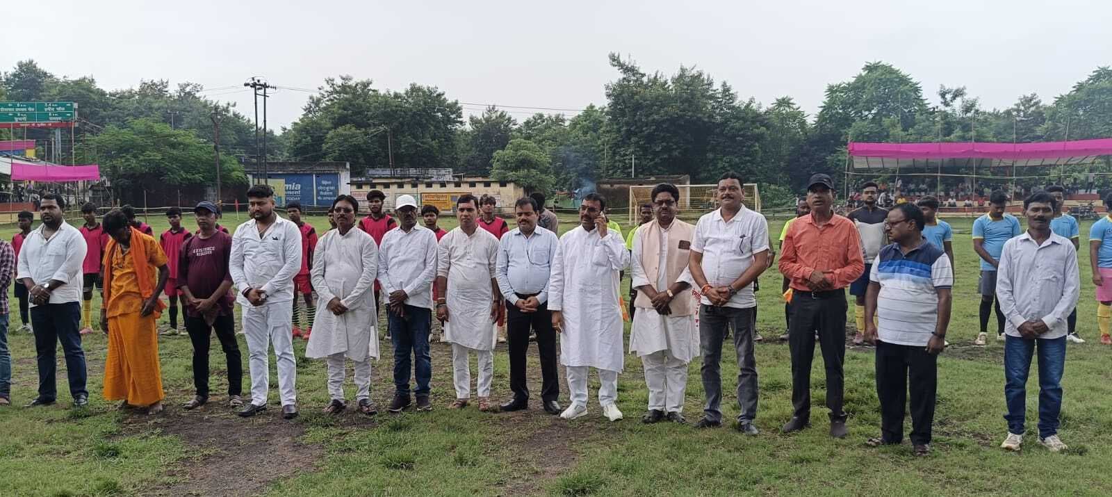 Bokaro News : बारीग्राम में फुटबॉल टूर्नामेंट शुरू