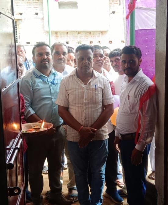 Giridih News: प्रमुख ने किया ग्राहक सेवा केंद्र का उद्घाटन