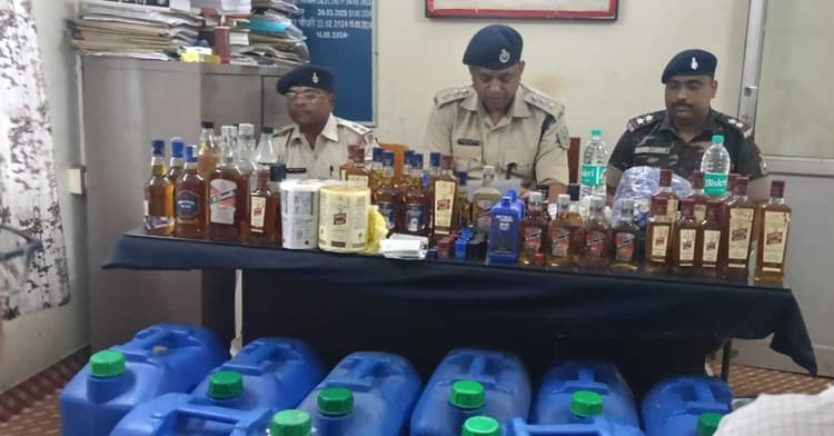 Giridih News: बगोदर के अटका में मिनी शराब फैक्ट्री का भंडाफोड़, तीन गिरफ्तार
