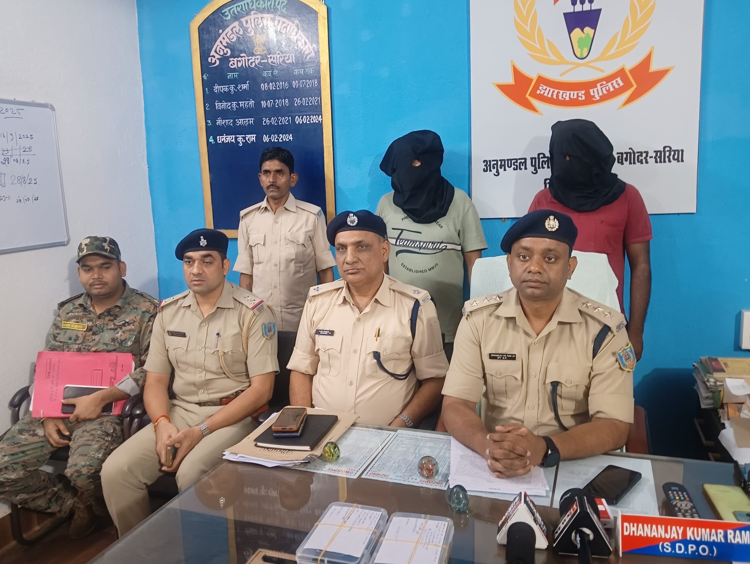 Giridih News: एक सप्ताह पूर्व सरिया में हुई चोरी के दो आरोपी गिरफ्तार