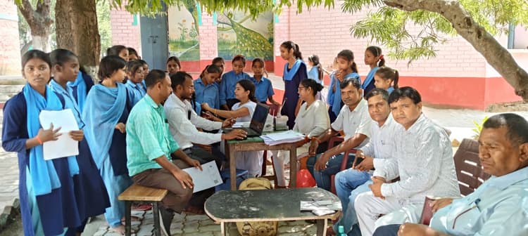 सर्वाइकल कैंसर से बचाव के लिए छात्राओं को लगा टीका