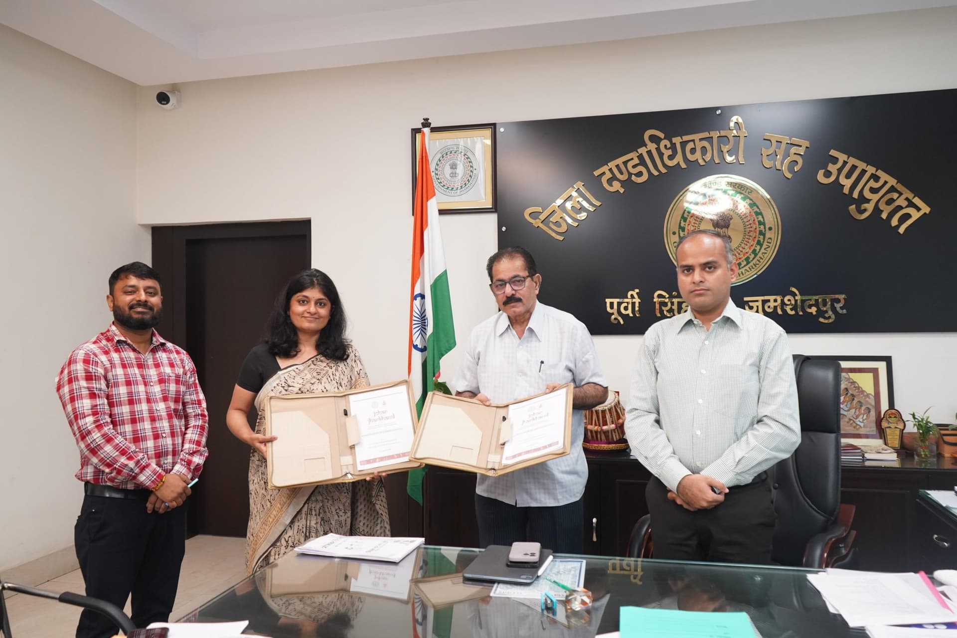 Jamshedpur news. मातृ एवं शिशु स्वास्थ्य सेवाओं के लिए जिला प्रशासन एवं श्री सत्य साईं संजीवनी के बीच हुआ एमओयू