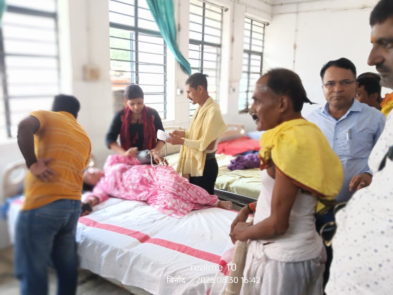 सड़क दुर्घटना में ऑटो चालक की मौत, तीन घायल