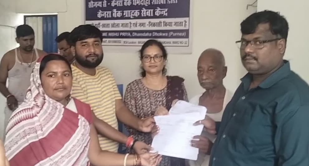 राजस्व महाअभियान को लेकर नगर पंचायत वार्ड 22 ढोकवा में शिविर