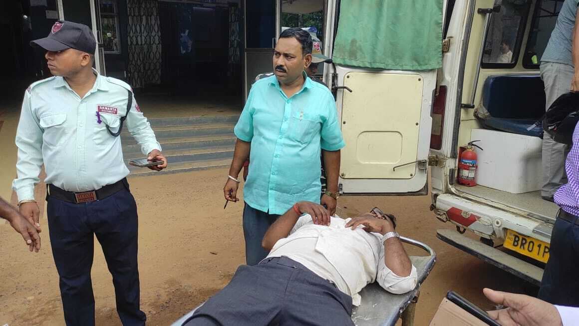 सड़क दुर्घटना में बाइक सवार पिता-पुत्र जख्मी, रेफर