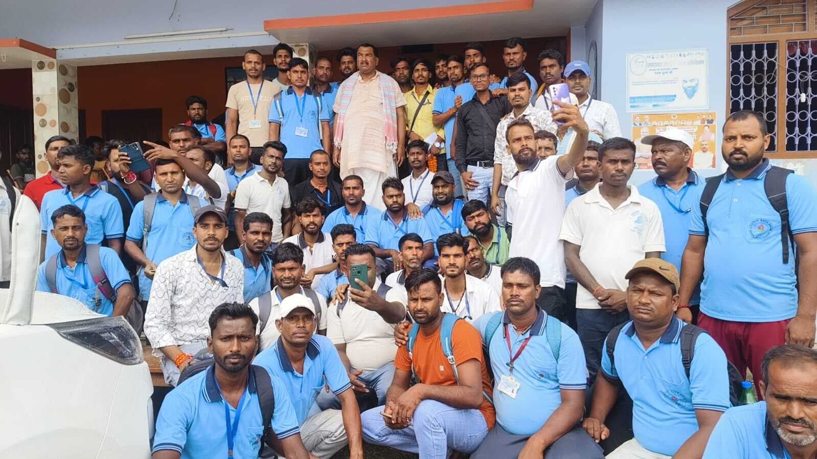 आठ से दस महीने मिले रोजगार