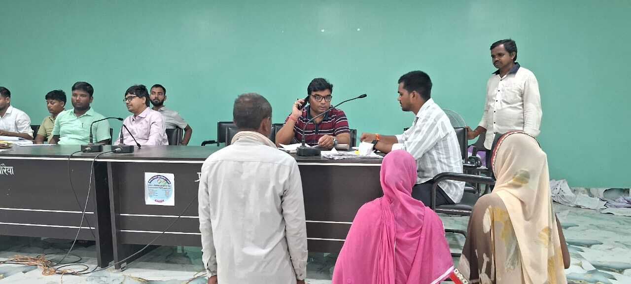 भूमि विवाद के निष्पादन को ले लगा जनता दरबार, सुनी गयी फरियाद