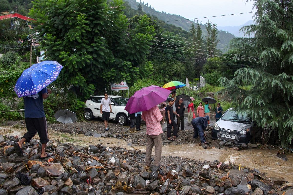 Himachal Heavy Rain: हिमाचल में भारी बारिश से मचेगी तबाही, स्कूल-कॉलेज बंद, IMD अलर्ट जारी
