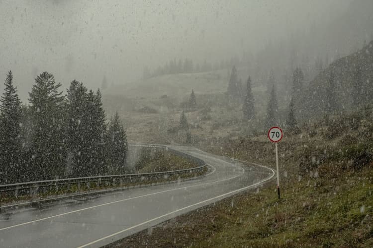 धनबाद, दुमका, गोड्डा समेत 7 जिलों में अगले 3 घंटे में चलेगी आंधी, वर्षा के साथ होगा वज्रपात, रहें अलर्ट