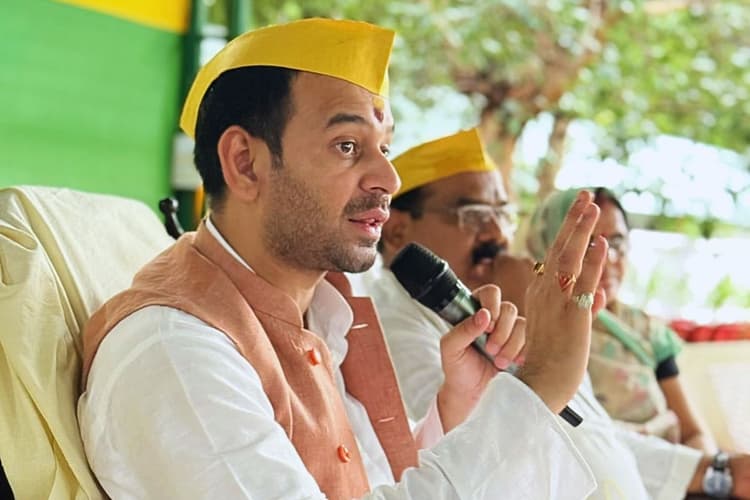 Bihar Politics: 'मेरी रगों में लालू जी का खून है...', महुआ में बोले तेज प्रताप यादव- मैं तेजस्वी को अर्जुन माना था, लेकिन...