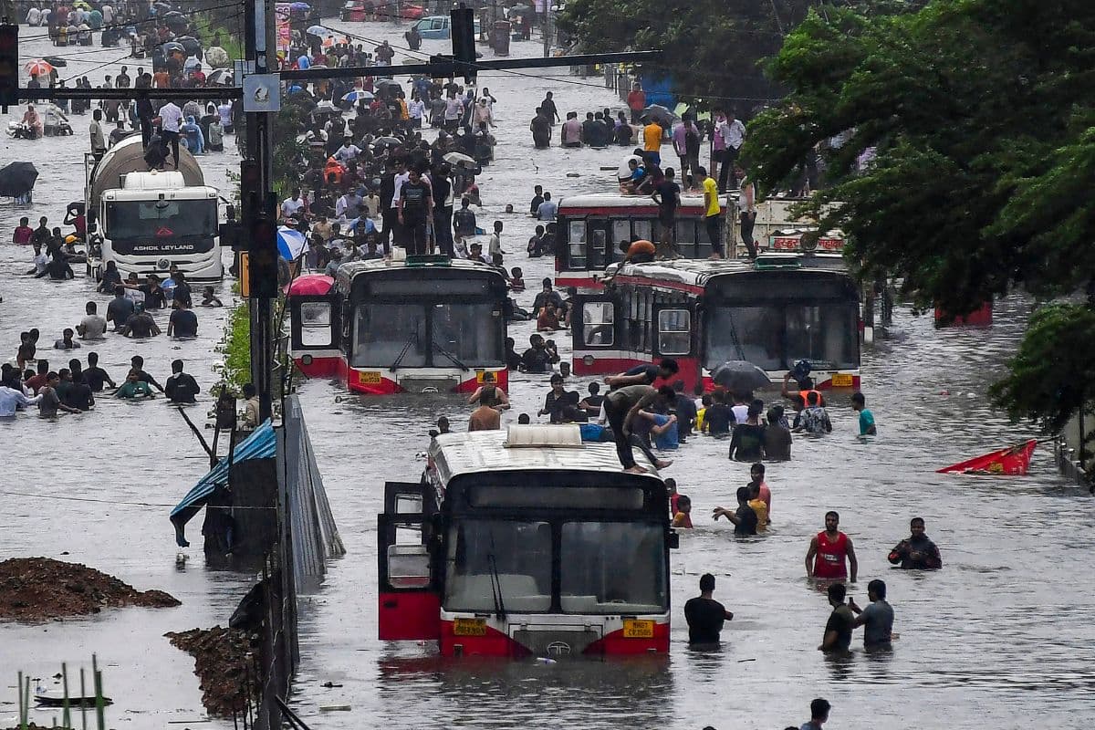 Maharashtra Heavy Rains: महाराष्ट्र में बारिश से भारी तबाही, अब तक 8 की मौत, स्कूल-कॉलेज बंद, हाई टाइड का मंडराया खतरा