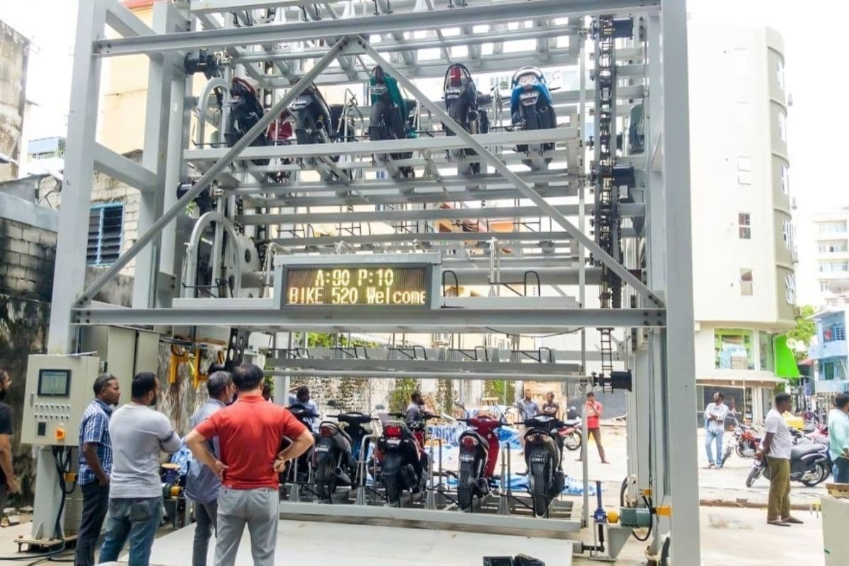 Patna News: बोरिंग रोड नहीं, स्टेशन के पास बनेगी हाइड्रोलिक बाइक पार्किंग, लोगों ने जताई नाराजगी