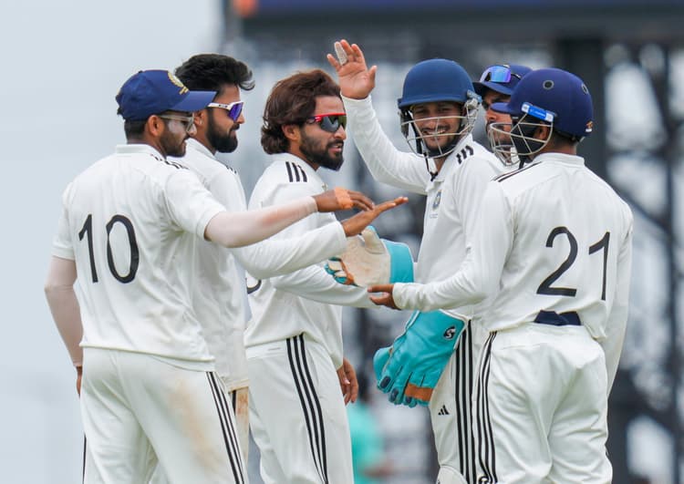 Duleep Trophy 2025 Final: पहले ही दिन 149 पर ढेर हुआ साउथ जोन, सेंट्रल जोन के इन दो गेंदबाजों ने बरपाया कहर