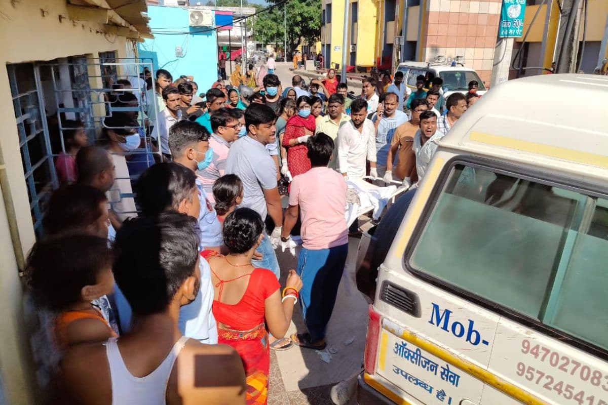 A puja lamp caused a fire in the house, five people were injure