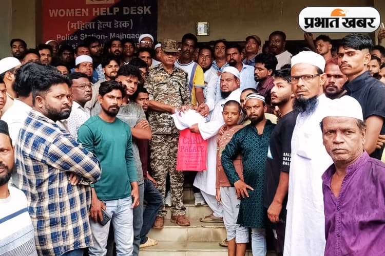 पैगंबर साहब पर आपत्तिजनक टिप्पणी से भड़का आक्रोश, सड़क पर उतरा मुस्लिम समाज